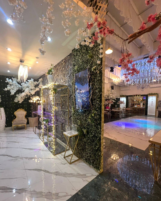 Entrada al salón